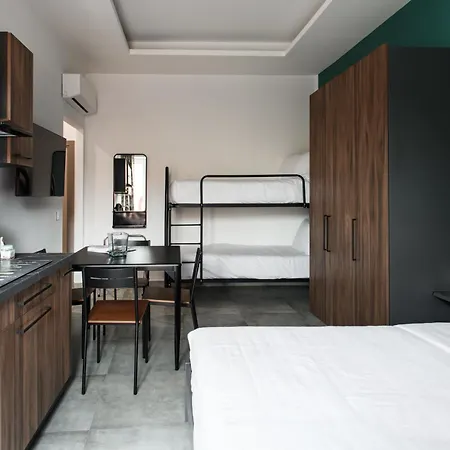 Materdei - Centro, Con Cucina Vicino Metro E Colazione Inclusa 4*